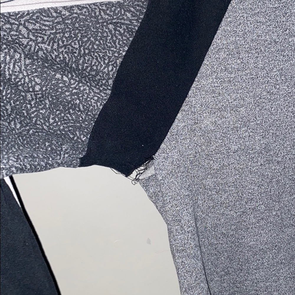Pullover - Picture 2 of 2